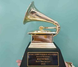 THE GRAMMYS Awards Gramophone Metal Trophy by NARAS Nice Gift Souvenir Collections Lettering2701872