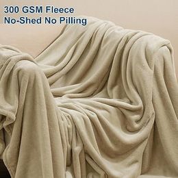 Ultra Soft Fleece Blanket Queen Size, No Shed No Pilling Luxury Plush Cozy Lightweight Blanket for Bed, Couch, Chair,