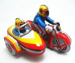 Coleção clássica engraçada Relógio retrô enrolamento de metal Tin Tin Três rodadas de motociclismo Toys Toys Mecânica Crianças Presente 240329