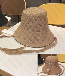 Reversible Designer Bucket Hats Unisex Sun Hat Brown Metal Letter Strap Fashion Sunbonnet Hiking Caps Casquette Man Woman7778533