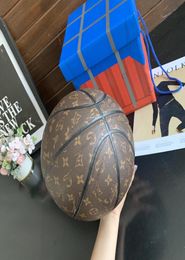 Delicare Designer PU Leather Basketball Ball Party Favour Fashion Classic Brown Merch ball Commemorative Edition Size 7 Basketballs8974186