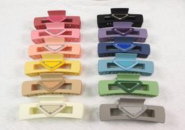 Luxury Geometric P Letter Frosting Clamps Women Square triangle Hair Clips Large Hairpin Crab Solid Colour Claw Clip for Girl Desig8158130