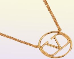 New Designed Round V Pendants Chain Pearl Choker Necklace alphabet Crystal pattern Brass 18K gold plated women Diamonds Necklaces 5054640