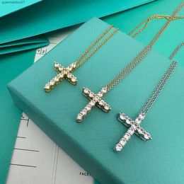 Pendant Necklaces Cross Pendant Necklace Designer for Women Stainless Steel Jewellery Retro Vintage Diamond Necklaces Mens Chain Party Birthday Gift Wholesale Chin