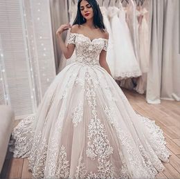 Abiti da sposa da spalla a maniche corte su misura con maniche corte con appliques out treno di spinte più dimensioni di abiti da sposa in tulle