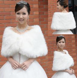 Winter Pearls Jackets Brooch Faux Fur Wedding Dress Shoulder Accessories Bridal Bolero Ivory Jacket Shawl8984016