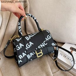 Designer Bag Factory 75% Discount Promotion Womens New Fashion Paris Alphabet Printing Versatile Shoulder Crossbody Handheld Bag Bags