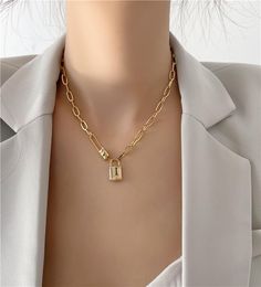 European and American fashion female necklace street retro hip hop high feeling pendant gold cold wind clavicle chain lock necklac6536409