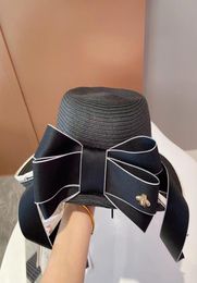 2022 Little bee straw hat fashion versatile casual woven sun visor sun hats Hepburn wind cap for summer beach holiday women black 8218581