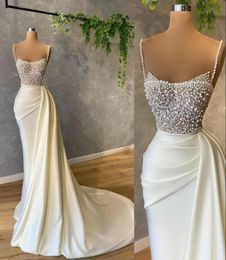 2021 Sexy Arabic Mermaid White Evening Dresses Wear Spaghetti Straps Sleevelesss Crystal Beads Pearls Satin Formal Prom Gowns Part3309040