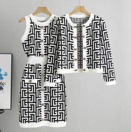 Two Piece Dress for women luxury sweaters long sleeve cardigan designer sweater Tank top dresses sets