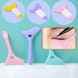 2pcs Reusable Eye Stencils Makeup Aid Tool, 3 In 1 Eyelash, Eyeshadow, Eyeliner Applicator Guide Tool for Makeup,Mask Applicator