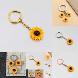 Wholesale Suower Resin Golden Sun Flowers Cute Simplicity Style Daisy Flower Keychain Best Friend Gifts