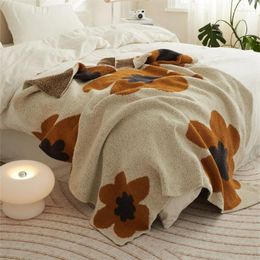 Blankets Modern Simple Sunflower Half-side Velvet Blanket Skin-friendly Soft Lunch Break Multi-functional Decorative Sofa