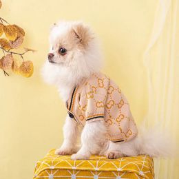 New Fashion Brands Dog Apparel Designer Clothes Winter Warm Pet Sweater Puppy Jackets Cat Sweatshirt Pullover Clothing for Small Dogs Knitted Turtleneck Pets Coats