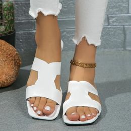 Slippers 2024 Women's Summer Flat Bottomed Fashionable Flip Flops White Solid Colour Casual Fashion Sandals