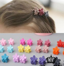 100 pcs New Fashion Baby Girls Small Hair Claw Cute Candy Color flower Hair Jaw Clip Children Hairpin Hair Accessories Whole248j5457720