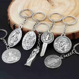 Key Rings Catholic Virgin Mary Alloy Keychain Antique Sliver Colour St. Benedicts Brand Pendant Key Ring for Bag Phone Case Key Pendant 240412