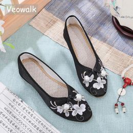 Casual Shoes Veowalk Pearls Knot Women Satin Fabric Slip On Ballet Flats Comfortable Soft Chinese Embroidered Walking Black Beige