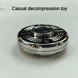 Decompression Toy Fingertip Gyro EDC Stainless Steel Magnetic Snap Coin Two-in-One Office Decompression and Decompression Artefact Adult Metal Toy 240412