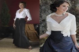 2019 Black and White Mother of the Bride Groom VNeck Custom Made Plus Size Formal Gown Evening Dress Long Sleeves FloorLength A9164076