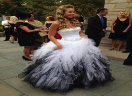 White and Black Quinceanera Dresses Lovely Sweetheart Off the Shoulder Ball Gown Debutante Gowns Organza Ruffle Beading Sweet 16 D6518672