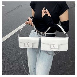 Baguette Sale Luxury Bag Designer Chain Shoulder Diamond Large v Letter Underarm Women Elegance Evening Bags All-match Fashion Crossbody Purse