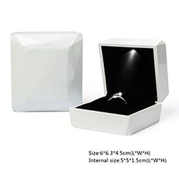 LED Light Jewellery Box Luxury Ring Box for Proposal Engagement Wedding Rubber Paint Square Jewellery Gift Organiser Wholesalers