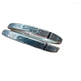 Decorative Figurines China's Old Tibet Silver Engraving Pattern Bracelet A Pair