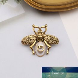 Simple New Retro Pearl Letter Bee Brooch Suit Coat Clothing Accessories Pin