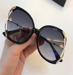 Eyewear fashion 2218S Sunglasses Round Green Frame Elegant Special Oval Frame BuiltIn Circular Lens Top Quality Come With Case8732982