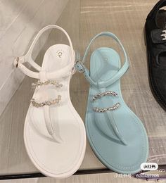 Designer francese Donne Slivers Clip Toe Sandali piatti Summer Tied Ladies Scarpe Beach Casual Woman Flip Flip Flip Fashi9187982