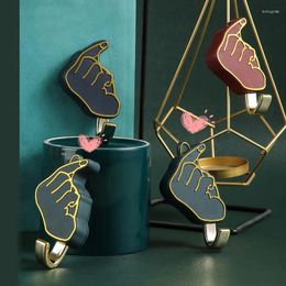 Hooks 2pcs Interesting Retractable Finger Heart Porch Wall Key Decoration Hook Kitchen Sticky Storage Home Minimalist