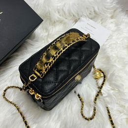 Women's Diamond Chain Hollowed-out Handle Hand Dinner Box Bag