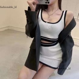 Chanclas Designer High Quality Luxury Fashion Women's Two Piece Dress Set Knitted Vest Mini Short Skirt Set Streetwear Crop Top Small Letter Knit Tracksuit 460