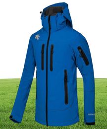 The men TE Softshell jacket face coat Men Outdoors Sports Coats men Ski Hiking Windproof Winter Outwear Soft Shell jacket bl300R9304594