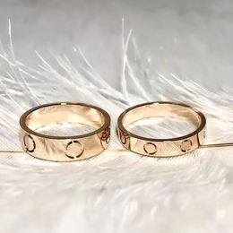 Anel de designer aço de titânio aço prata amor ring machos e fêmeas jóias de ouro rosa casais de natal anel de natal presente de festa largura de casamento 4-6 mm anel para casais presente