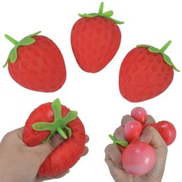 1pc Simulated Strawberry Release Ball Decompression Fruit Pinch Le Childrens Toy 240410