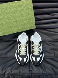 Scarpe designer scarpe casual per uomini allenatore da donna nuvolta bianco Black Bonners Green Outdoor Flat Sports Sneakers classico EDJ0101