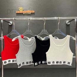 Designer Frauen Stricke Tees Frühling/Sommer Neue Kontrastbrief einbetten, um elastische Strick -Tank -Top -Frauen Yoga Open Taille Short Bottom Shirt 3qm4