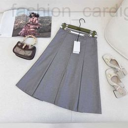 Skirts Designer 2024 Spring Age Reducing Elegance Simple Style Contrast Colour Horseshoe Buckle Belt Decoration Folded Half Skirt C60G