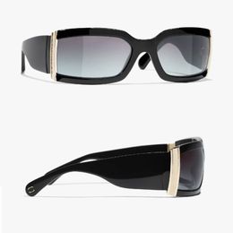 Womens designer rectangular frame sunglasses acetate Fibre metal fitting fashionable sunglasses 9124 luxurious sunglasses for women and men Prevent UVA UVB