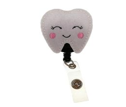 20pcsTooth shape dental health retractable medical felt badge holder nurse badge reel3425746