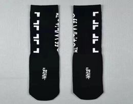 Off Fashion Mens Streetwear Socks Women Men High Quality Cotton Allmatch Arrow XXX Printing Breathable Black White Mixing Footbal6785346