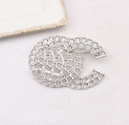 Luxury Women Designer Brand Letter Brooches 18K Gold Plated Inlay Crystal Rhinestone Jewelry Brooch Charm Pearl Pin 2 Colors Marry1358128