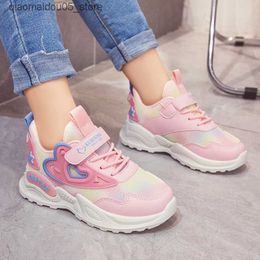 Sneakers Girls pink breathable mesh childrens sports shoes 2023 heart-shaped sweet princess sports shoes cute hook and loop childrens casual shoes Q240413