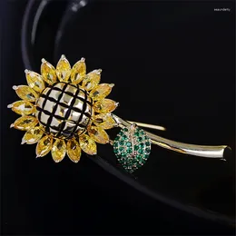Brooches Luxurious Elegance Yellow Zircon Sunflower Pins For Women Crystal Scarf Pin Corsage Badge Fashion Jewelry Accessories