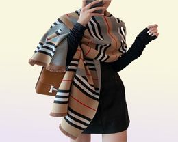 2022 winter warm designer Scarves whole 100cashmere gentleman striped wool mens scarf fashion fringed womens scarfs Gift box 7994812