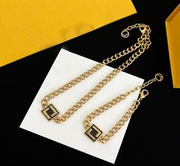 Jewellery Sets Designer Neckalce For Mens Ear Clip Bracelets Women Stud Earrings Luxury Gold Pendant Bangle Chain Link Enamel Suit B1012595