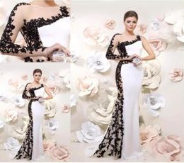 Fashion Black Lace And White One shoulder with Long Sleeve Prom dresses Unique Designer Cheap Applique Long Evening party Formal D2620374